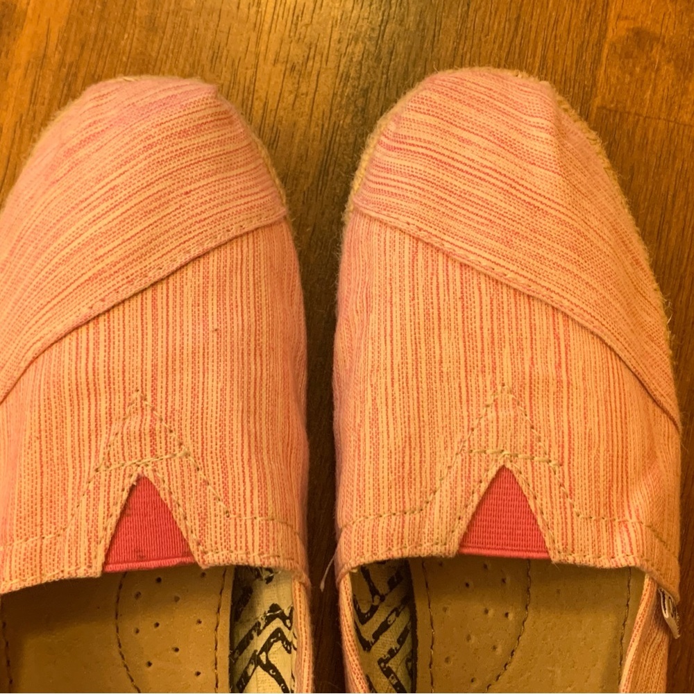 Toms women’s 6.5 pink white stripe slip ons flat canvas Espadrilles - Picture 8 of 9